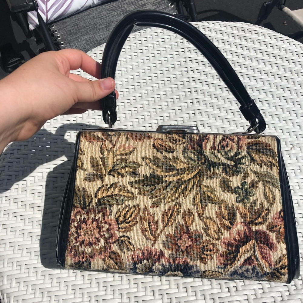 Embroidered Carpet Bag GREAT Condition